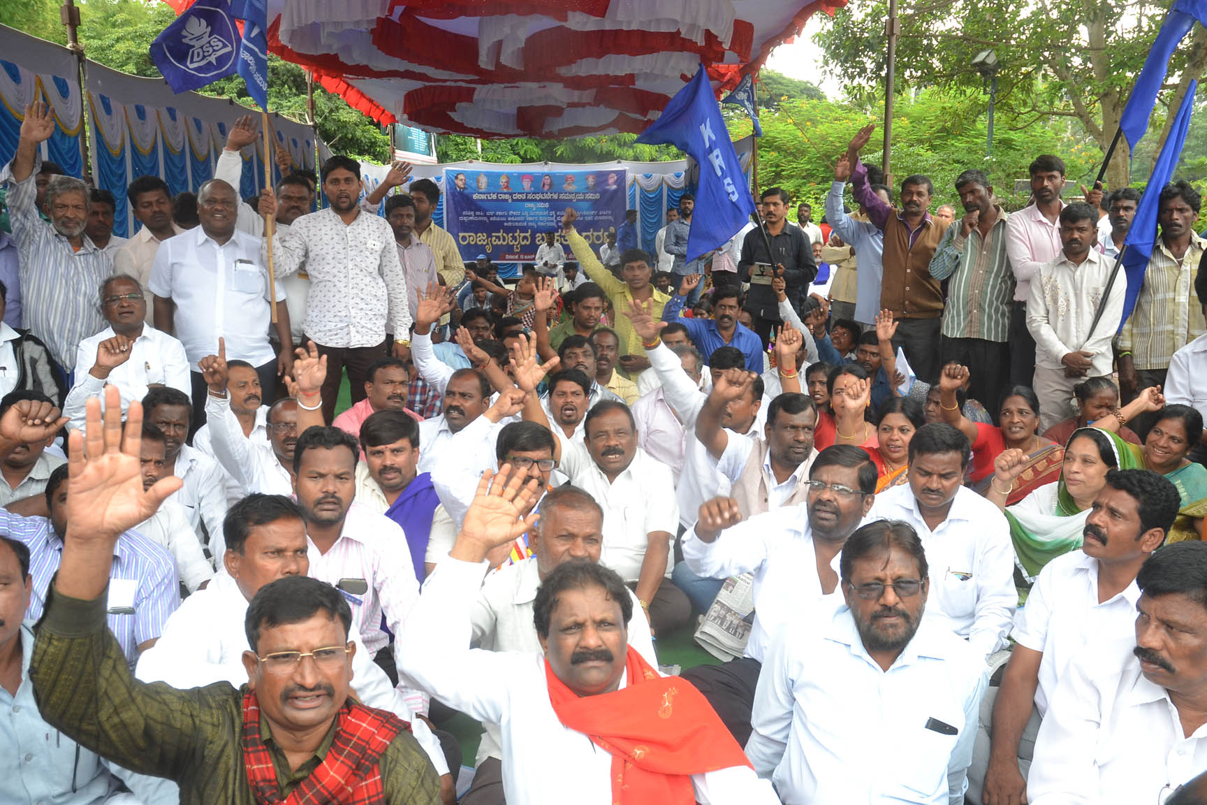 ಭಡ್ತಿ ಮೀಸಲಾತಿ ಮುಂದುವರೆಸಲು ಸುಗ್ರೀವಾಜ್ಞೆಗೆ ಒತ್ತಾಯ